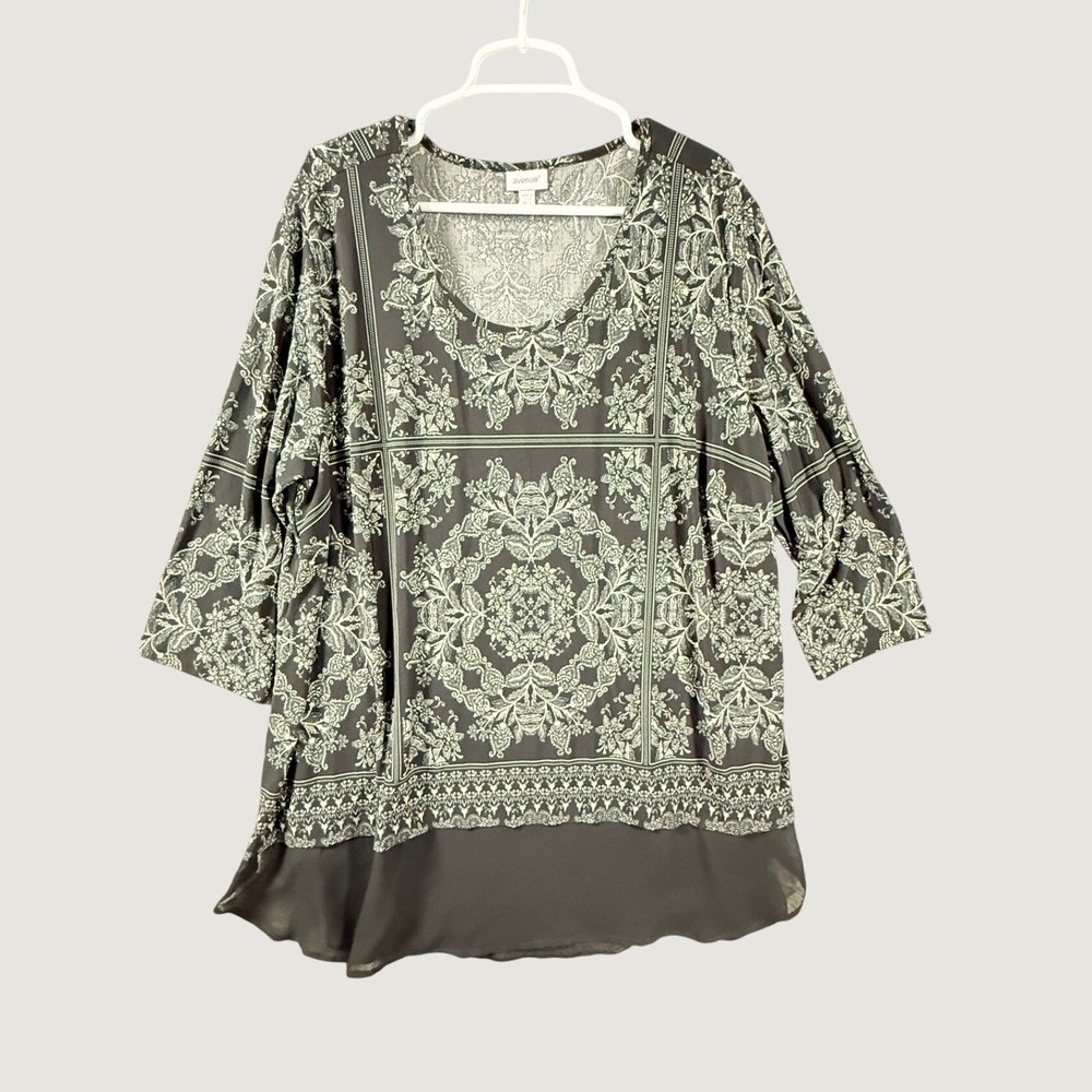 Avenue Black White Medallion Tile Print Layered Hem Top Plus Size 26/28